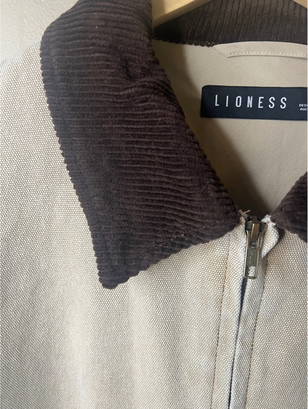 Lioness Workwear Jacket Stone 100% Cotton Utility Buckle Size Large NWOT - Picture 3 of 13